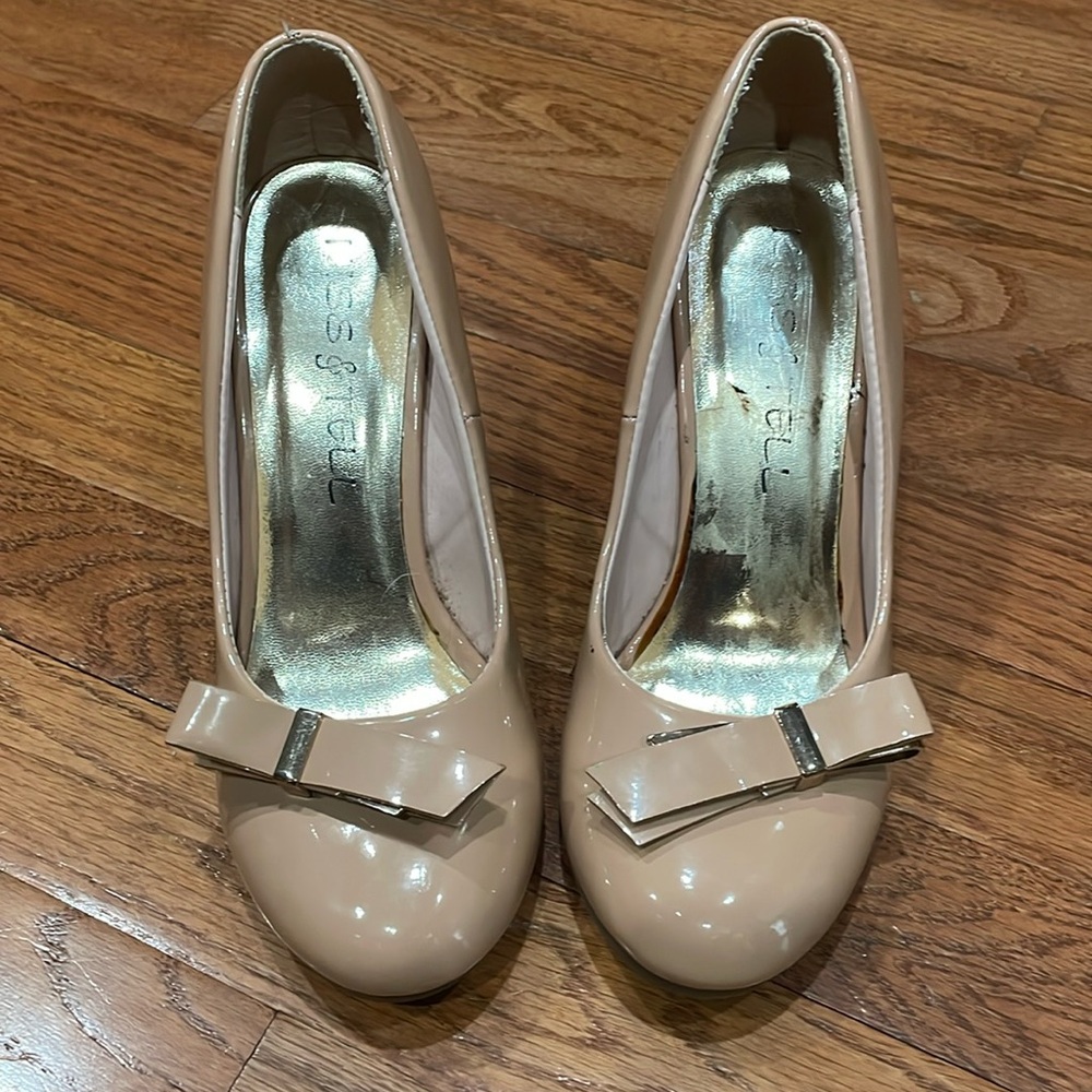 Kiss and Tell size 6-1/2, 3-1/2” nude heel dress shoe